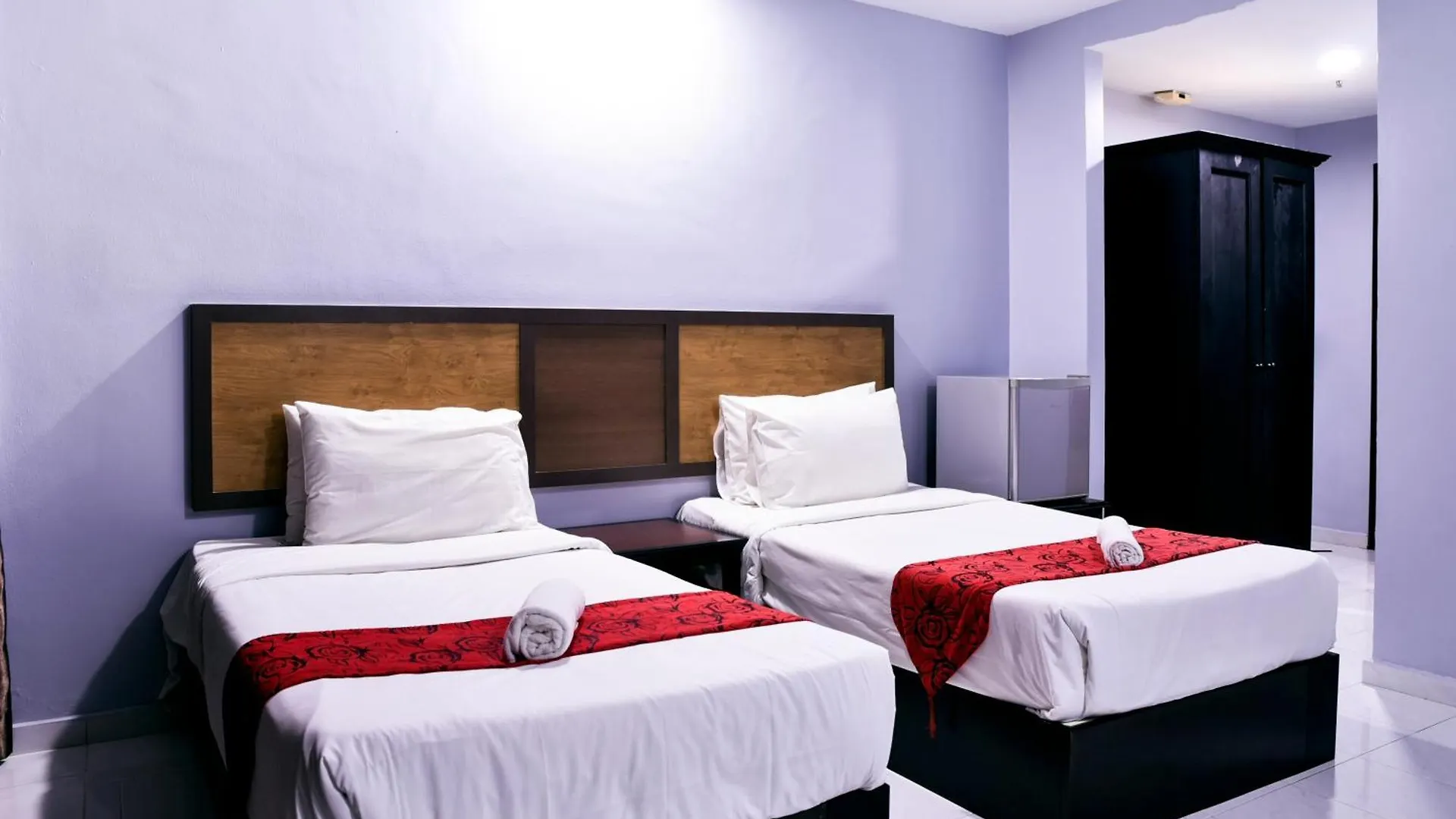 Leisure Cove Hotel And Apartments