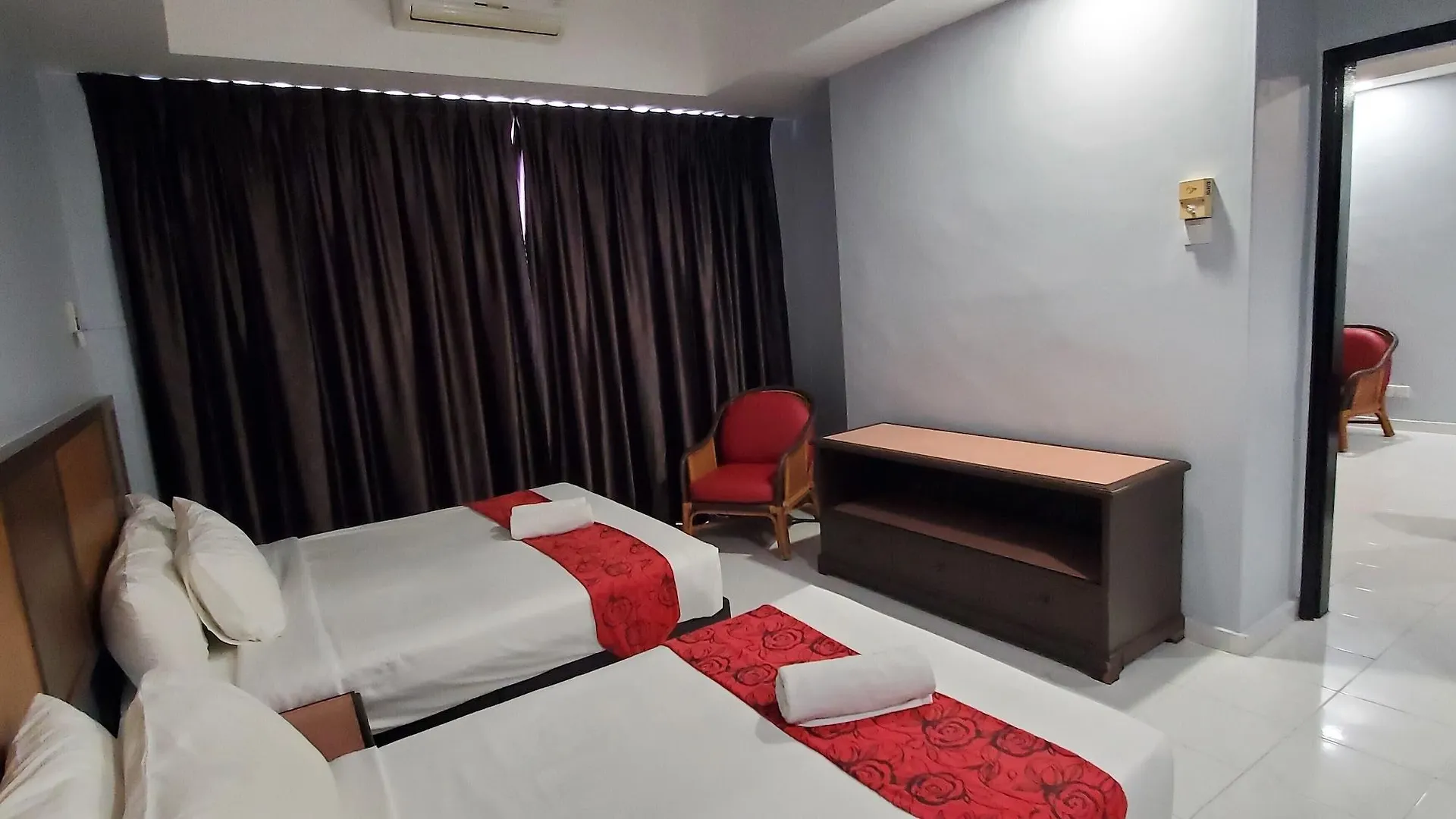 Leisure Cove Hotel And Apartments 4*, George Town