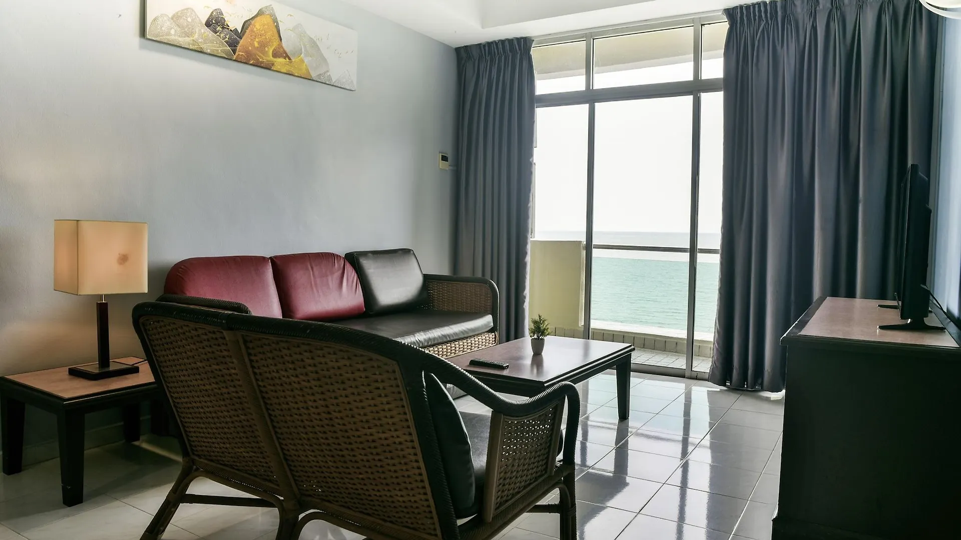 Leisure Cove Hotel And Apartments