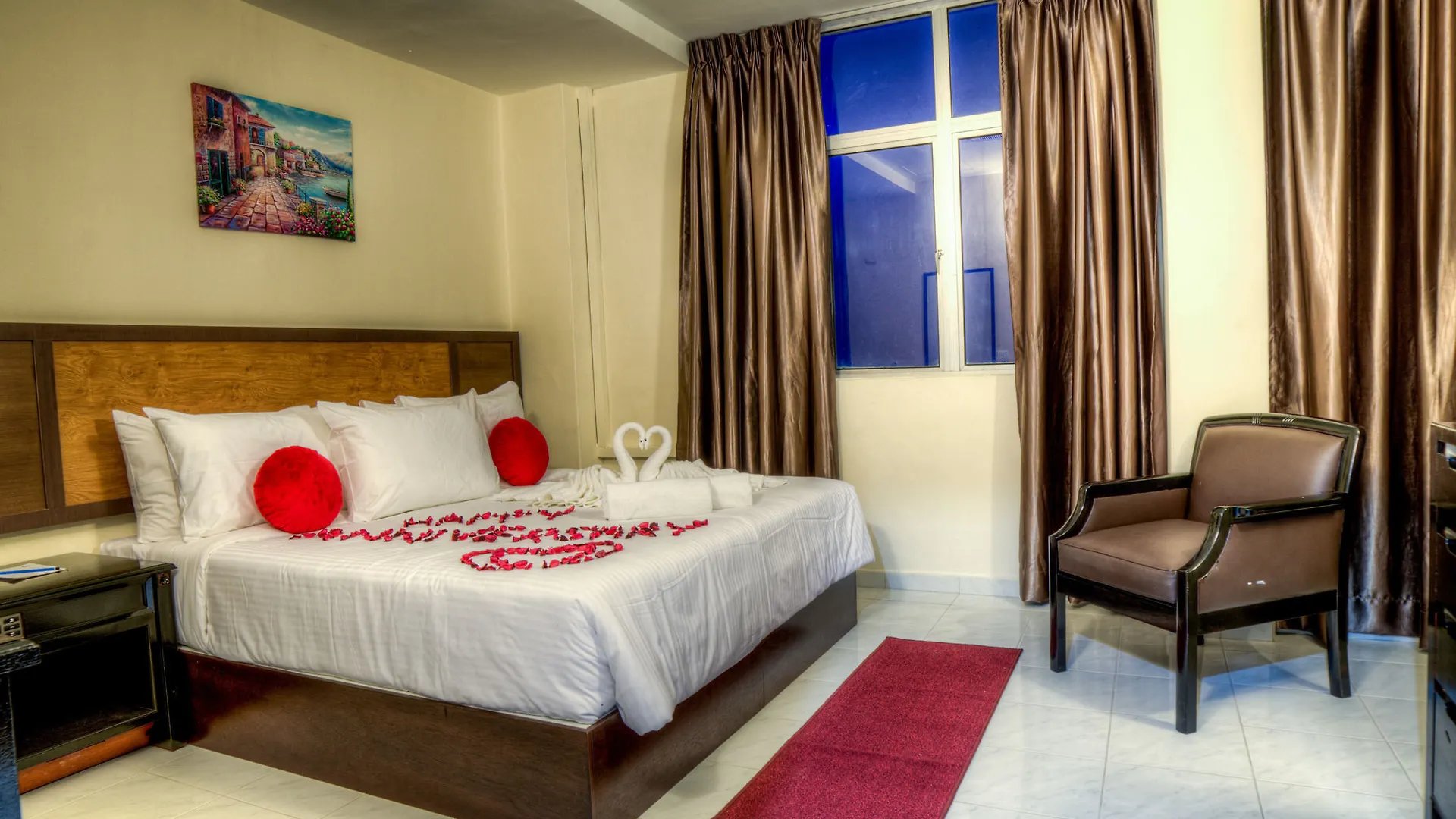 Leisure Cove Hotel And Apartments